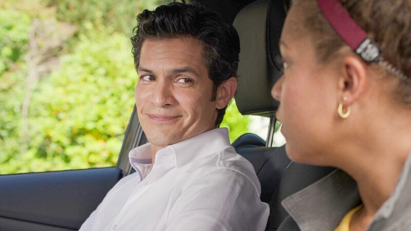 Nicholas Gonzalez (Dr. Neil Melendez), Antonia Thomas (Dr. Claire Browne). – Bild: ORF/​Sony Pictures/​ABC