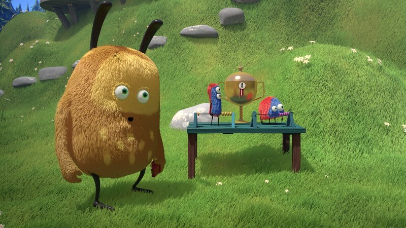 Kiwi und Strit spielen heute Fußball. Kiwi kennt zwar die Regeln des Spiels, aber Strit hält davon nichts. – Bild: NDR/​Copenhagen Bombay