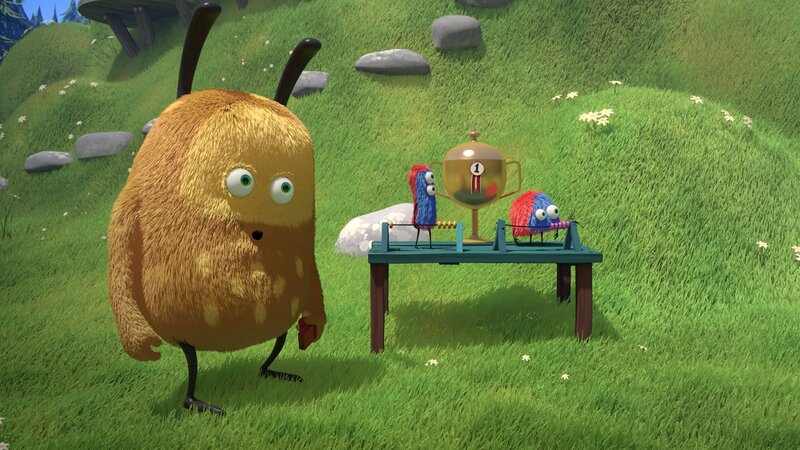 Kiwi und Strit spielen heute Fußball. Kiwi kennt zwar die Regeln des Spiels, aber Strit hält davon nichts. – Bild: NDR/​Copenhagen Bombay