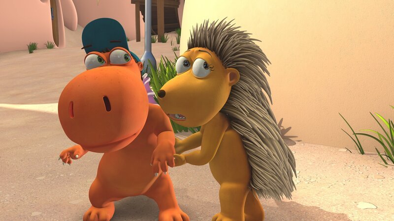 Kokosnuss und Matilda hören merkwürdige Geräusche am Strand. – Bild: ZDF/​Caligari