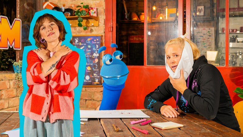 Singa hat einen Weisheitszahn herausgezogen bekommen und hat jetzt Schmerzen. Dank ANTE/​ Antje Schomakers Mutmach-Lied „Ich bin wichtig“ und der tatkräftigen Unterstützung von SingDing tut es aber schon bald nicht mehr so weh. – Bild: ZDF/​Tim Bornemann