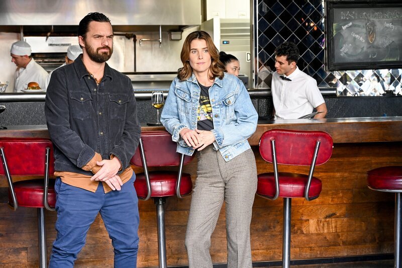 Jake Johnson (Grey McConnell), Cobie Smulders (Dex Parios). – Bild: ORF/​Disney/​ABC/​John Fleenor