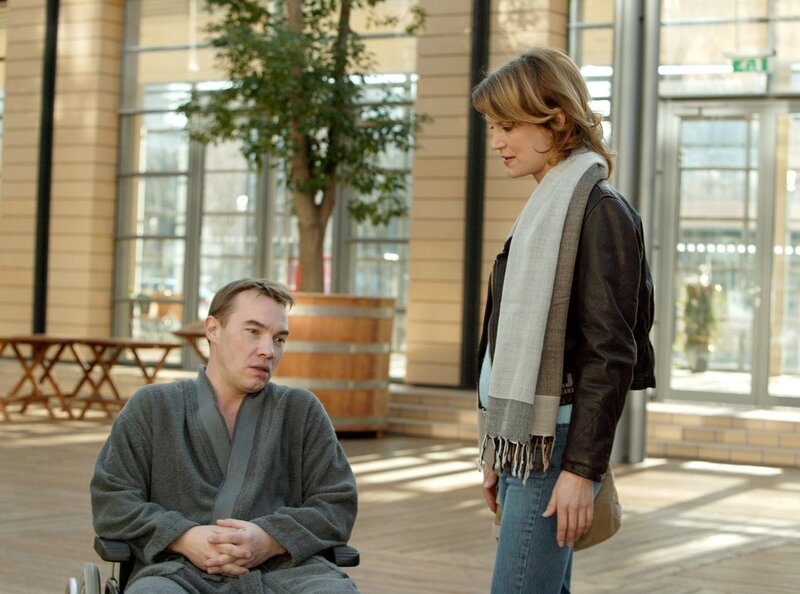 Jan Bolte (Thomas Arnold) hat das Gefühl immer im Schatten seiner dominanten Schwester Nina Bolte (Ann-Cathrin Sudhoff) zu stehen. – Bild: MDR/​Krajewski