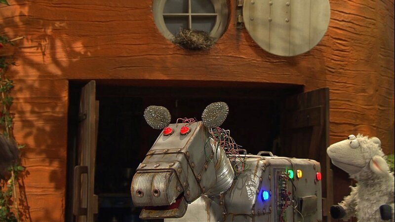 Wolle hat eine Idee: Wenn Pferd nicht mit ihm spielt, dann baut er sich eben einen neuen Freund: ein Roboterpferd! – Bild: NDR/​Sesame Workshop