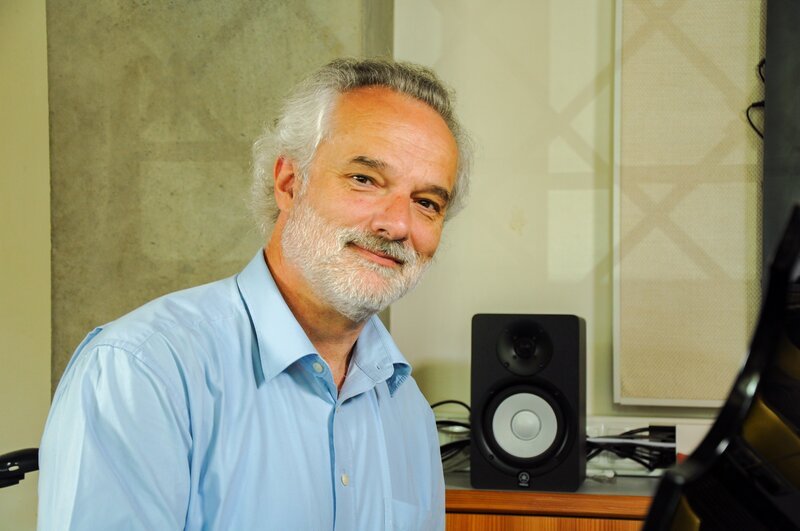 Der leidenschaftliche und charismatische Chorleiter der Wiltener Sängerknaben Johannes Stecher. – Bild: ORF 2