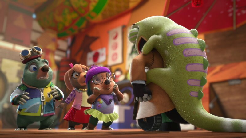 Lizzy, das entlaufene Chamäleon, ist außer sich vor Wiedersehensfreude und zeigt dies Onkel Mischmasch auf seine ganz eigene Art. – Bild: ZDF/​Two Daughters Entertainment Ltd