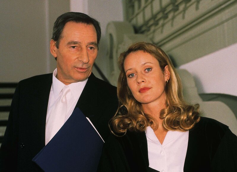 Staatsanwältin Charlotte Glaser (Britta Schmeling) und Oberstaatsanwalt Gerhart Lotze (Henry van Lyck) – Bild: RTL Deutschland