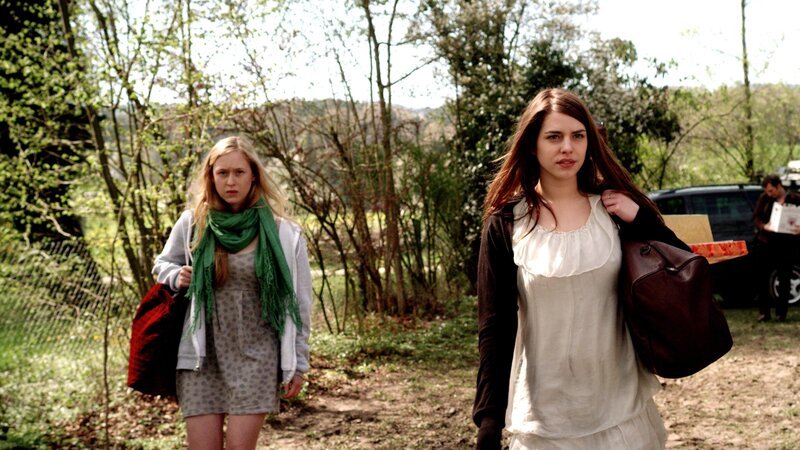 Zoé (Nurit Hirschfeld, l.); Julie (Diana M. Frank, r.) – Bild: Sava Hlavacek /​ snakefilm