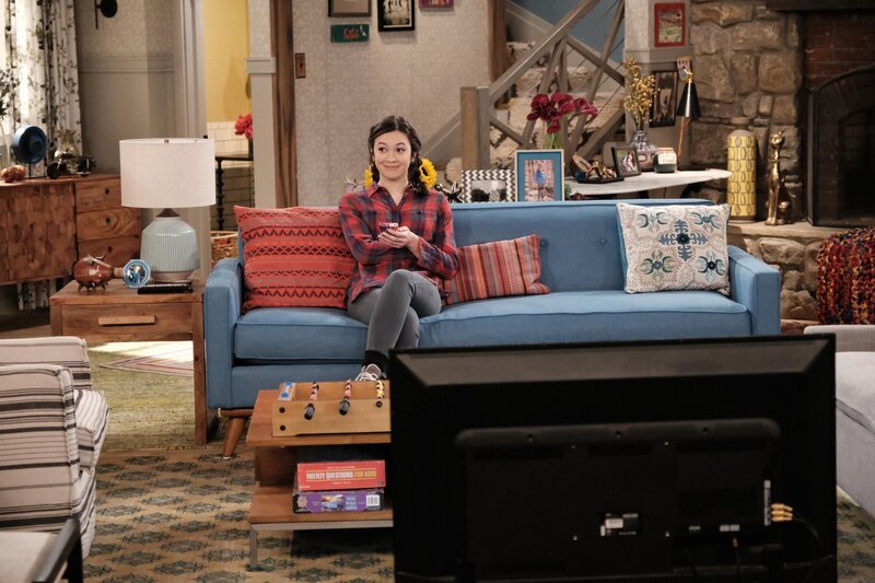 Kate Burns (Grace Kaufman) – Bild: CBS Broadcasting, Inc.