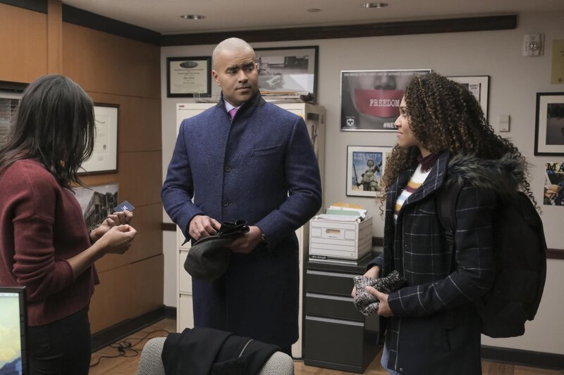 (v.l.n.r.) Chloe Talbott (Nikki M. James); Chunk Palmer (Chris Jackson); Anna Baker (Jazzy Williams) – Bild: CBS Broadcasting, Inc. /​ Jojo Whilden