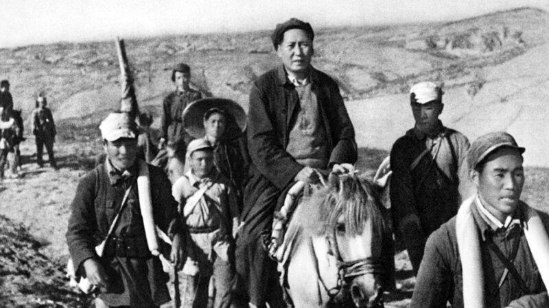Mao Zedong auf dem Pferd während des langen Marschs – Bild: SRF/​IMAGO/​UIG