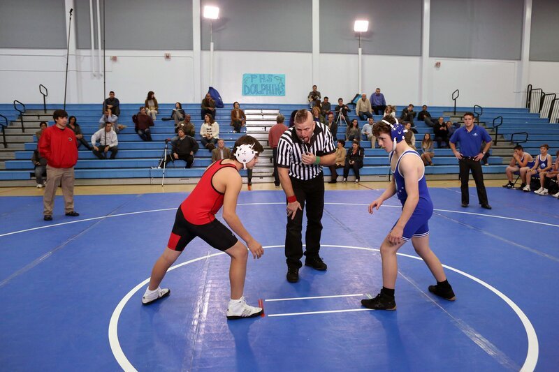 Nolan Gould (Luke Dunphy, li.). – Bild: ViacomCBS /​ Danny Feld