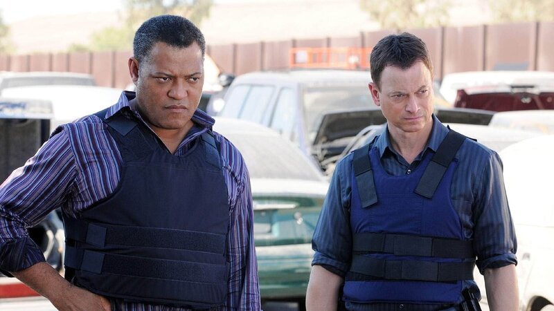 Dr. Ray Langston (Laurence Fishburne, l.) ist nach New York gereist, da der CSI-Kollege Mac Taylor (Gary Sinise) hier eine Spur zu der vermissten Madeline Briggs entdeckt hat. – Bild: TVNOW /​ CBS