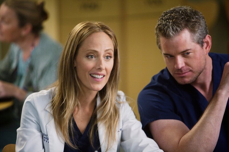 Dr. Teddy Altman (Kim Raver, l.) ist neu im Seattle Grace Hospital. Mark (Eric Dane, r.) nimmt die Ärztin unter die Lupe … – Bild: American Broadcasting Companies, Inc.