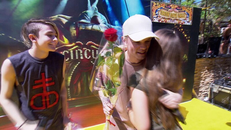 Bars and Melody singen für Davina ein Geburtstagsständchen – Bild: RTL II