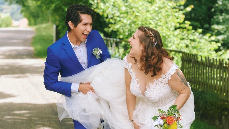 60 Tage bis zur Hochzeit Eine Hochzeit im Festzelt Folge 3 Hochzeit von Leo und Jessica. – Bild: SRF/​RTS