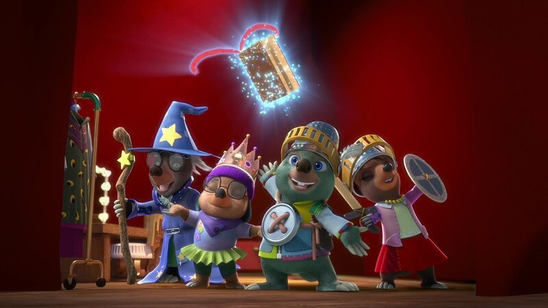 In Maulwurfhausen wird für ein Theaterstück geprobt, in dem Moley die Rolle des mutigen Ritters spielt. – Bild: ZDF und Two Daughters Entertainment Ltd