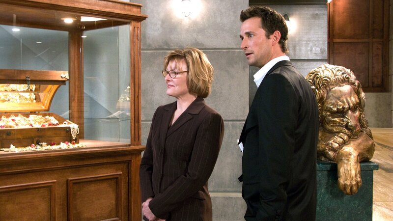 Charlene (Jane Curtin) und Flynn Carsen (Noah Wyle)Charlene (Jane Curtin) und Flynn Carsen (Noah Wyle) – Bild: RTL
