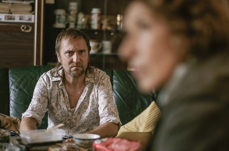 Bibi Fellner (Adele Neuhauser) befragt Gustav Langer (Christian Strasser). – Bild: ARD Degeto/​ORF/​Prisma Film/​Petro Domenigg.