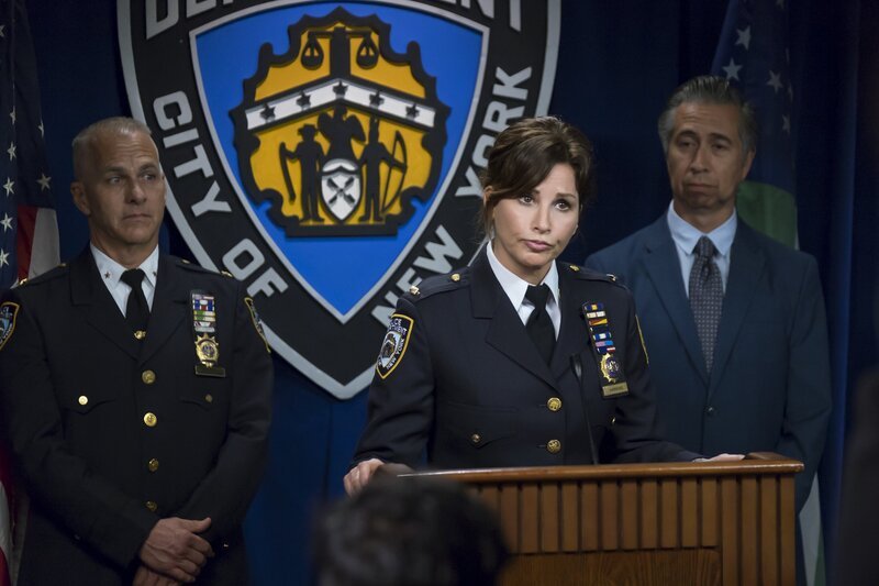 Melanie Hawkins (Gina Gershon) – Bild: NBCUniversal Media, LLC /​ John P. Fleenor