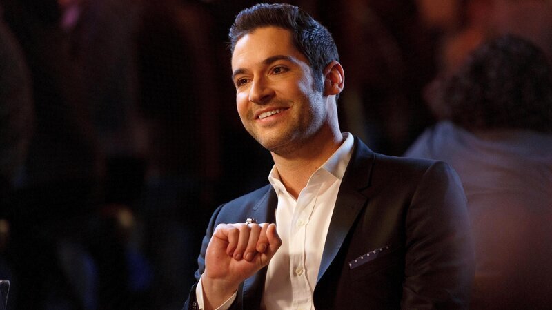 Lucifer und Chloe ermitteln gegen einen mysteriösen Killer, der College-Studenten vergiftet. – Bild: RTL /​ 2017 WBEI