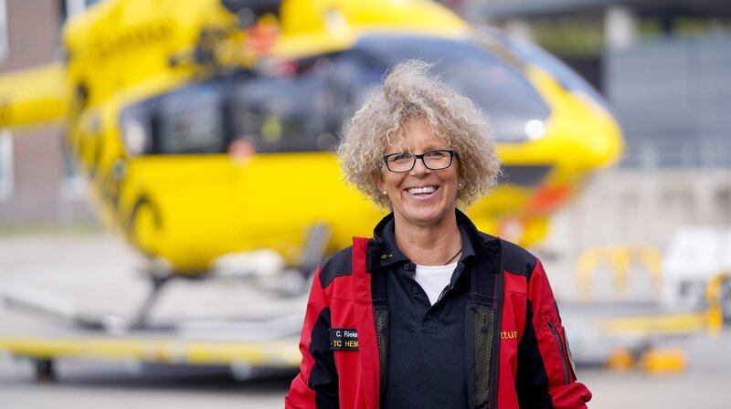 Carola Rieken, Notfallsanitäterin. – Bild: NDR/​Thorsten Schöntaube/​LEMON8