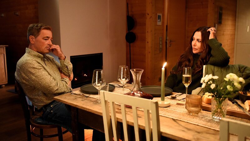 Dicke Luft: Tom Kleinke (Jan Sosniok) und Katja Baumann (Simone Thomalla) haben wieder einmal Streit. – Bild: ZDF und Barbara Bauriedl