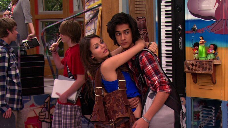 L-R: Tori Vega (Victoria Justice), Beck Oliver (Avan Jogia) – Bild: ViacomCBS