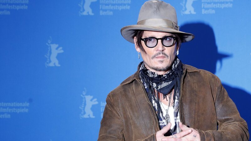 Johnny Depp ist einer der facettenreichsten Charakterdarsteller aller Zeiten. Doch 2016 kommt eine neue Seite des Schauspielers ans Licht, die kostet Hollywoods Bad Guy fast die Karriere. – Bild: epa, efe, Ronald Wittek