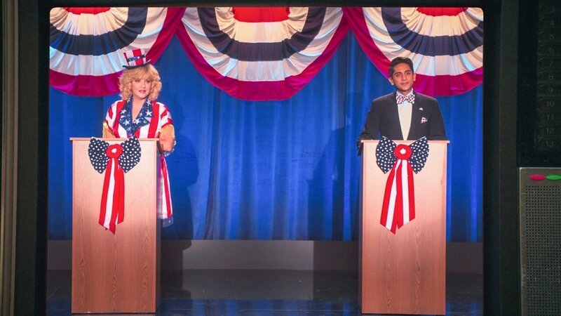 Wendi McLendon-Covey (Beverly Goldberg), Adhir Kalyan (Dodd Wembley). – Bild: ORF/​Sony Pictures/​ABC