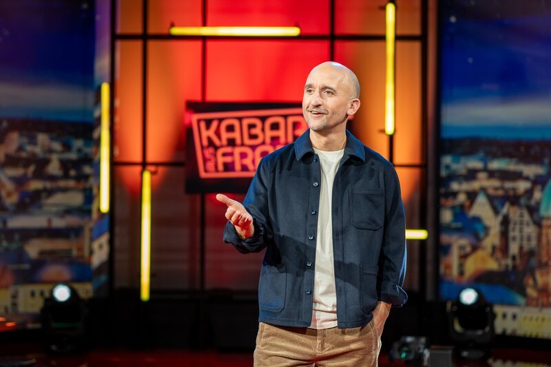 Moderator Markus Barth. – Bild: Henry Lai /​ BR