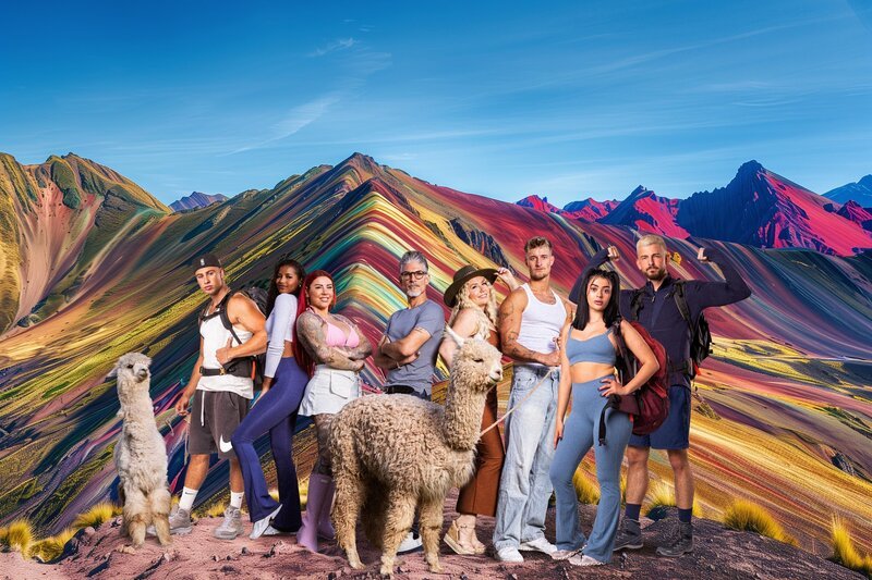 (v.l.n.r.) Daymian Weiß; Brenda Brinkmann; Kate Merlan; Chris Töpperwien; Marlisa Rudzio; Laurenz Pesch; Elsa Latifaj; Sinan Cakin – Bild: Joyn /​ Augusto Escribens