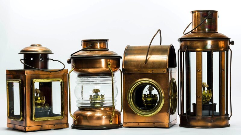 Vintage style kerosene lamp, lantern on white background – Bild: shanekittikul /​ Getty Images/​iStockphoto /​ iStockphoto