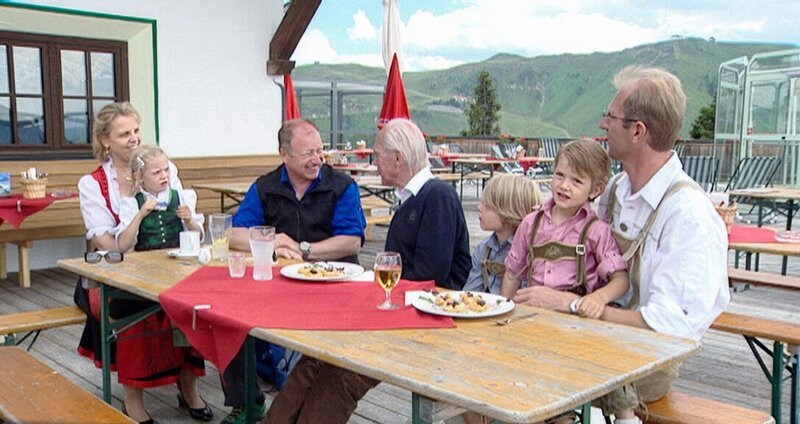 Harry Prünster auf der Sonnenrast Hütte in Kitzbühel. – Bild: ORF