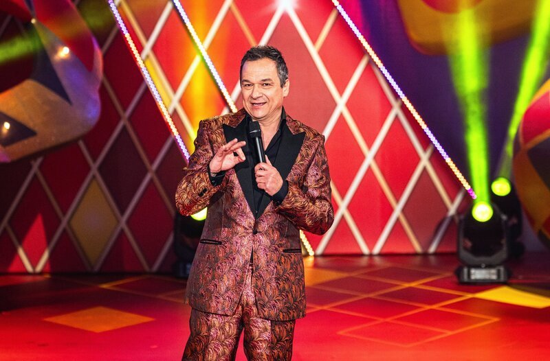 Stephan Bauer bei „Hessen lacht zur Fassenacht“. – Bild: HR/​Moritz Baeck