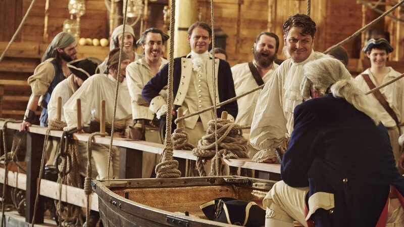 Die Crew der Bounty mit Max Giermann, Alexander Schubert, Antoine Monot, Jr., Holger Stockhaus und Komparsen. – Bild: ZDF und Kristof Galgoczi Nemeth