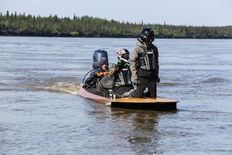 Joey Zuray mit seinem Crew – Bild: Discovery Communications, Inc. Show and Network Promotion. – Promote program, network, DCL, & DCL affiliated businesses in all media throughout the world in perpetuity