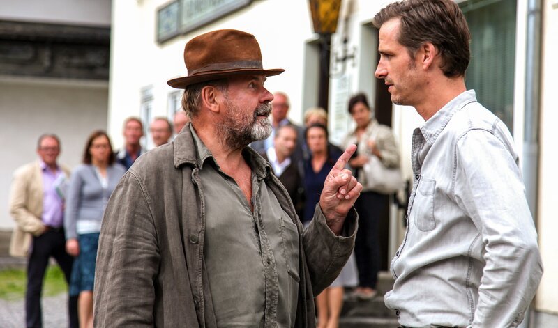 August Schmölzer (Anton Wolf), Max von Thun (Franz Wolf). – Bild: ORF III