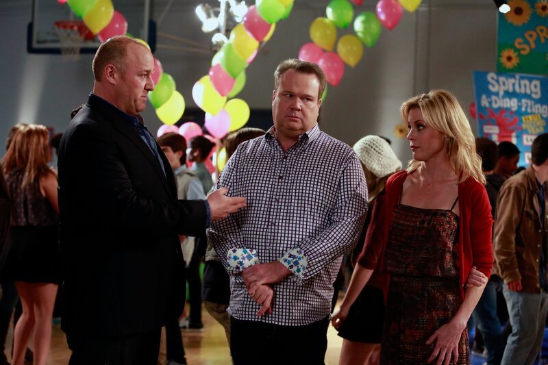 V.l.: Seńor Kaplan, Cameron Tucker, Claire Dunphy – Bild: ViacomCBS