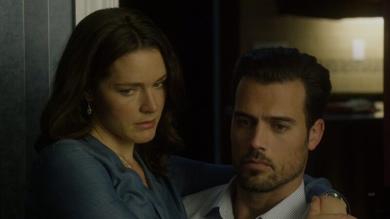 Nicole Barrow (Hannah Barefoot, l.); Mark Barrow (Thomas Beaudoin, r.) – Bild: Mar Vista Entertainment, LLC. All rights reserved.