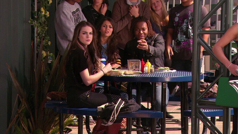 L-R: Jade West (Elizabeth Gillies), Tori Vega (Victoria Justice), André Harris (Leon Thomas III) – Bild: ViacomCBS