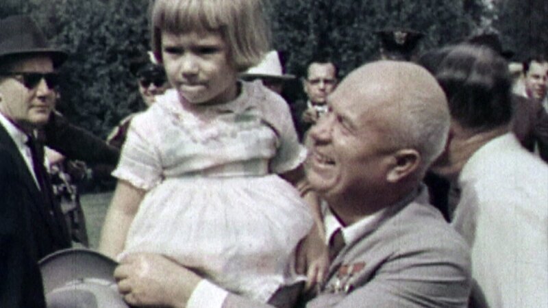 Bei seinem US-Besuch am Höhepunkt des Kalten Krieges erobert Sowjet-Chef Chruschtschow die Amerikaner im Sturm. – Bild: ORF/Point du Jour Bei seinem US-Besuch am Höhepunkt des Kalten Krieges erobert Sowjet-Chef Chruschtschow die Amerikaner im Sturm. – Bild: ORF/Point du Jour