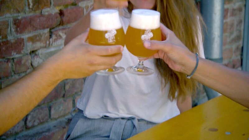 Alkohol ist von zahlreichen Mythen umgeben, die ihn harmloser erscheinen lassen, als er tatsächlich ist. – Bild: ORF/​Markus Voglauer WMA-Film