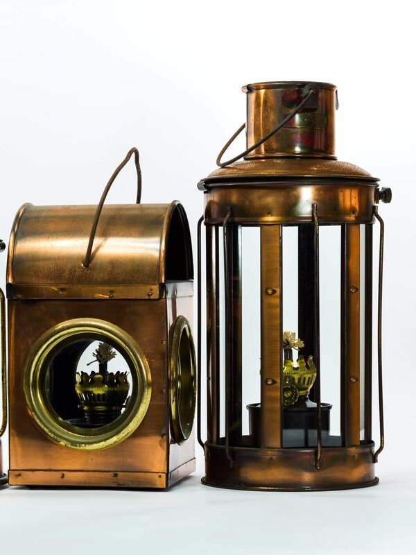 Vintage style kerosene lamp, lantern on white background – Bild: shanekittikul /​ Getty Images/​iStockphoto /​ iStockphoto