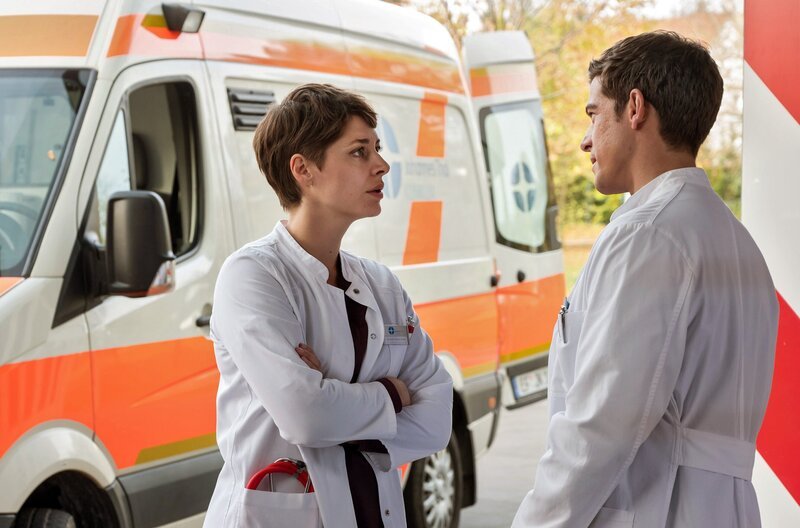 Theresa Koshka (Katharina Nesytowa, l.); Ben Ahlbeck (Philipp Danne, r.) – Bild: ARD/​Jens Ulrich Koch