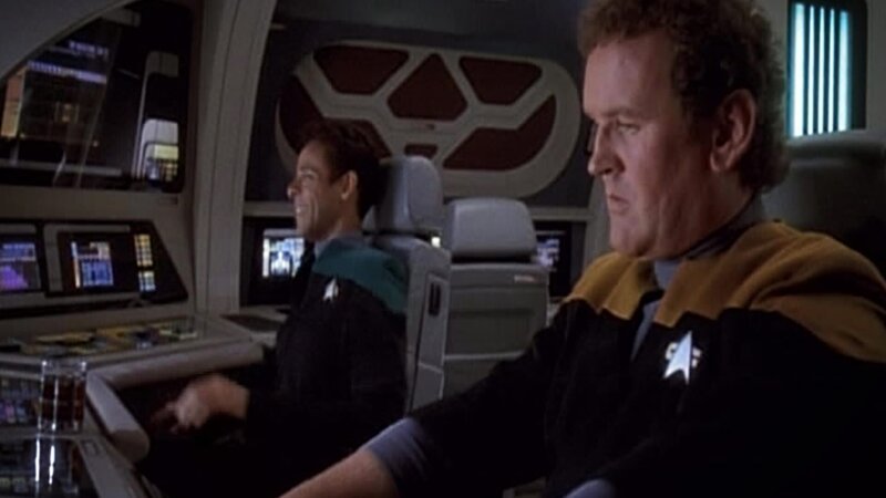 Julian Bashir (Alexander Siddig, l.) und Miles O’Brien (Colm Meaney, r.) – Bild: Tele 5
