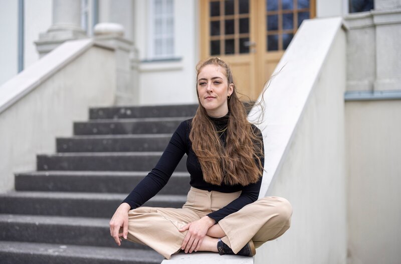 Lucie Hasse hat panische Angst vor Spritzen. – Bild: HR/​Timeline