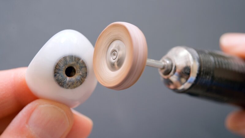 Cosmetic ocular prosthesis – Bild: Boris Kaulin /​ Getty Images/​iStockphoto /​ ThinkstockPhotos-91732840