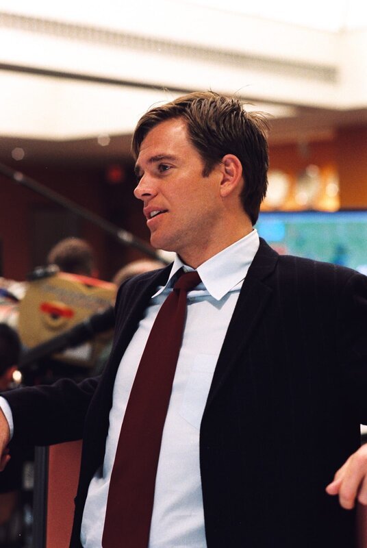 Tony (Michael Weatherly) arbeitet an einem schwierigen Fall … – Bild: 13th Street