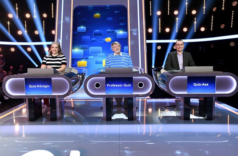 Das Rateteam (v.l.n.r.): Marie-Louise Finck, Eckard Freise und Thorsten Zirkel. – Bild: ARD/​Uwe Ernst